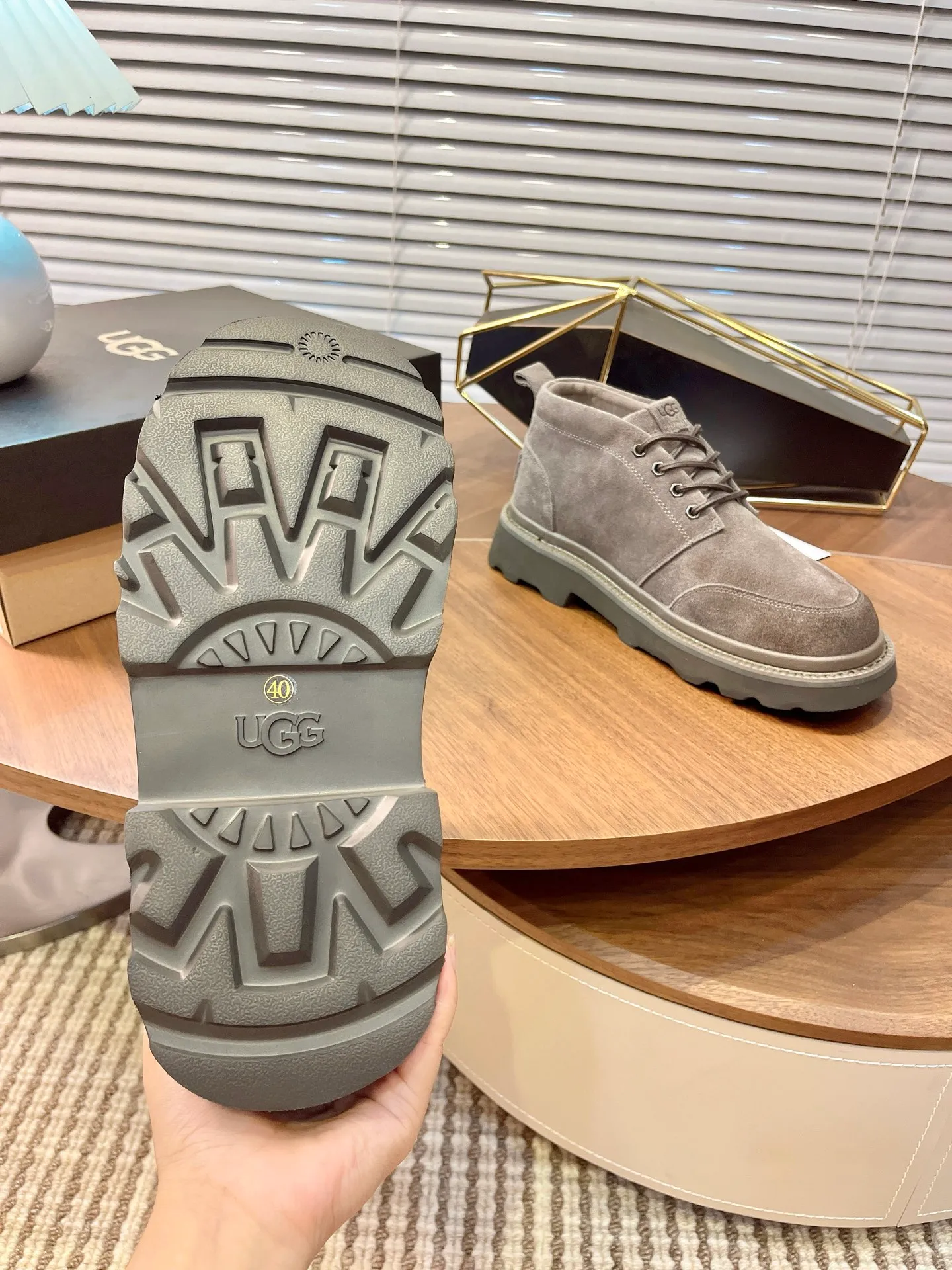 [UGG] P: 580💰 Size: 40 to 44 (45 custom-made) 2025 new style 𝑼𝑮𝑮•Men's ◾️. Winter snow boots and fur shoes. The matching coefficient is also 100%. 💥Good-looking✨Fully fashionable and full of aura when worn📈 Lager casual boots, lace-up style. The heels are decorated with hot embossed brand logos. Item No.: 1171113 Upper: high-quality cow suede Lining: sheepskin imported from Australia 🐑The inner lining is made of Australian lamb wool Outsole: EVA non-slip outsole.